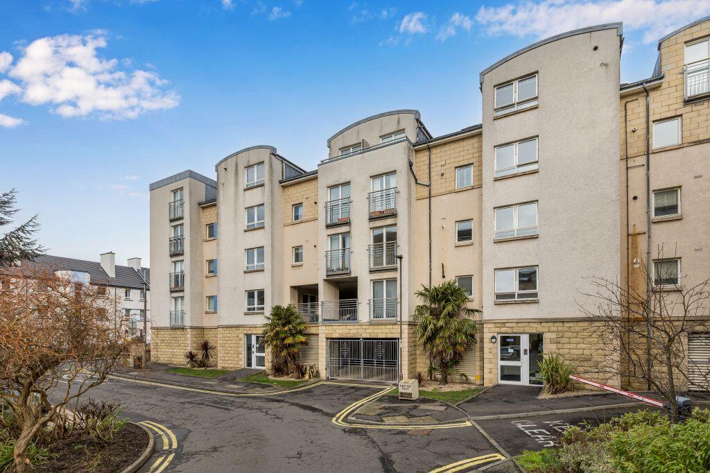 Main image of property: 122A/6, Crewe Road North, Edinburgh, EH5 2NE