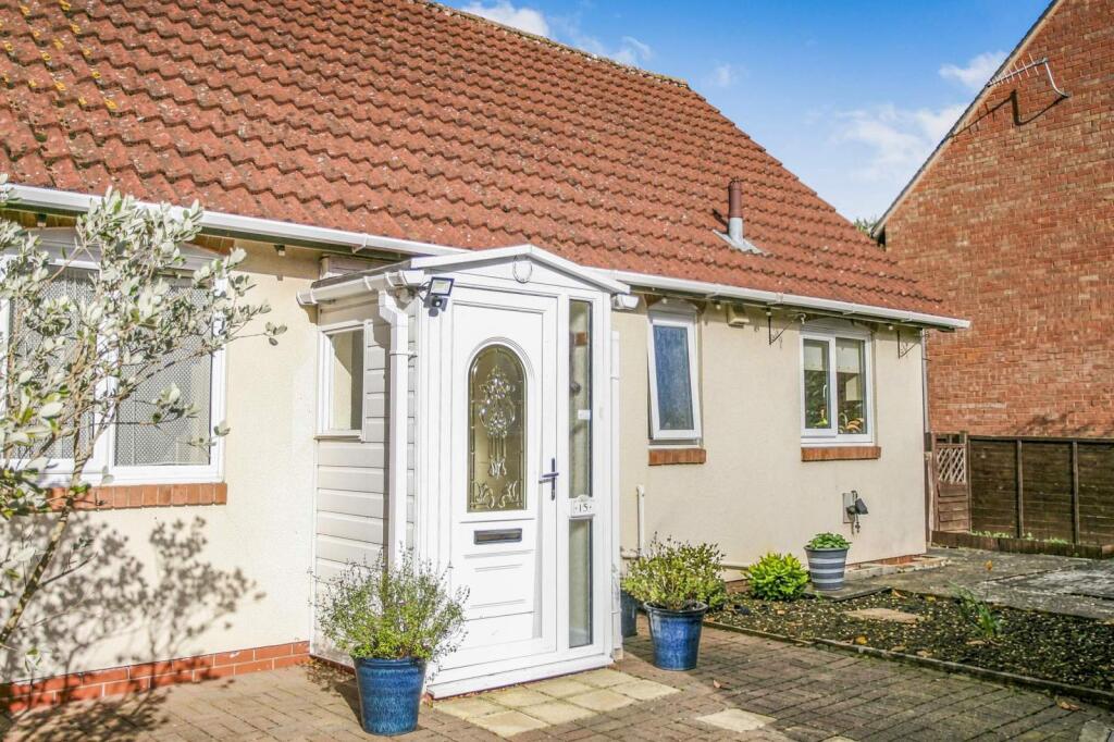 2-bed semi-detached on St. James Court, Moreton-in-Marsh, Gloucestershire. GL56 0ER, £325,000