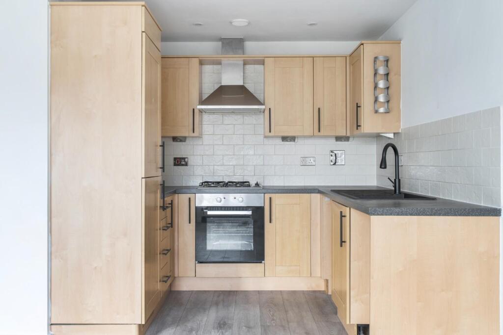 Sherwood Avenue, Larkfield - More