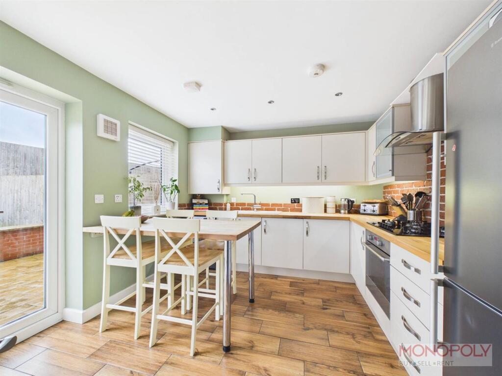 Glan Yr Afon, Rhostyllen, LL14 photo 4