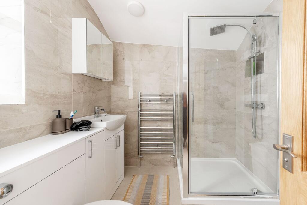 Apartment in London - View 5