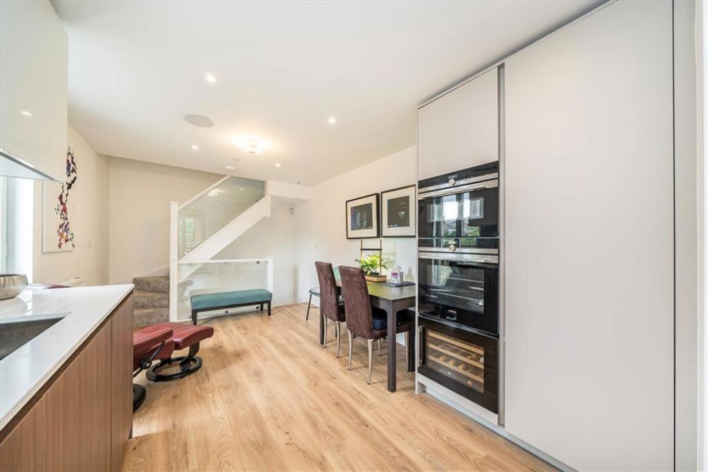 House in London - View 5