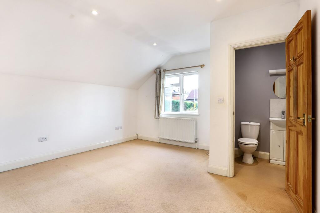 Little Green Lane, Farnham, GU9 - View 4