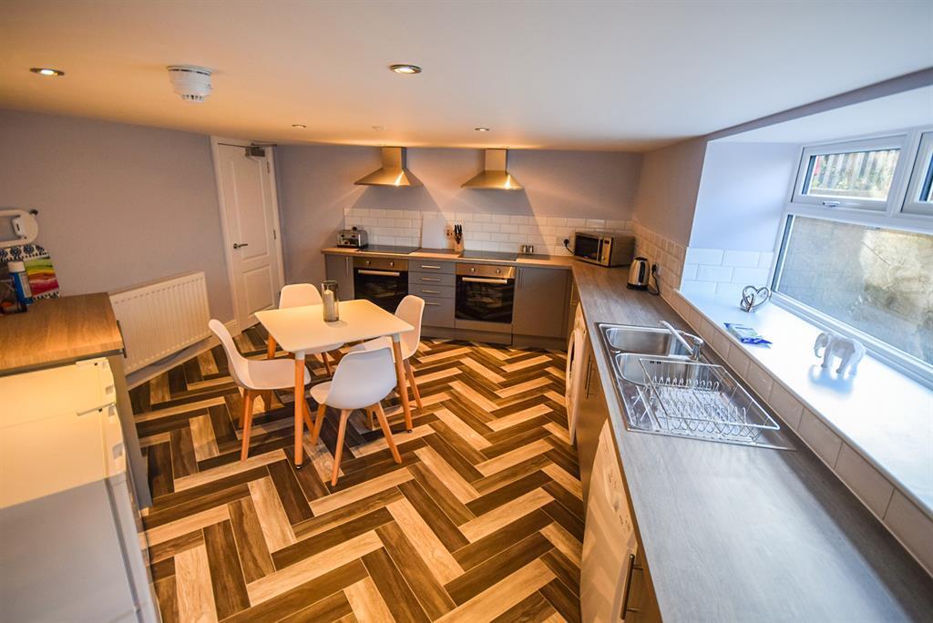 House in Bradford - View 5