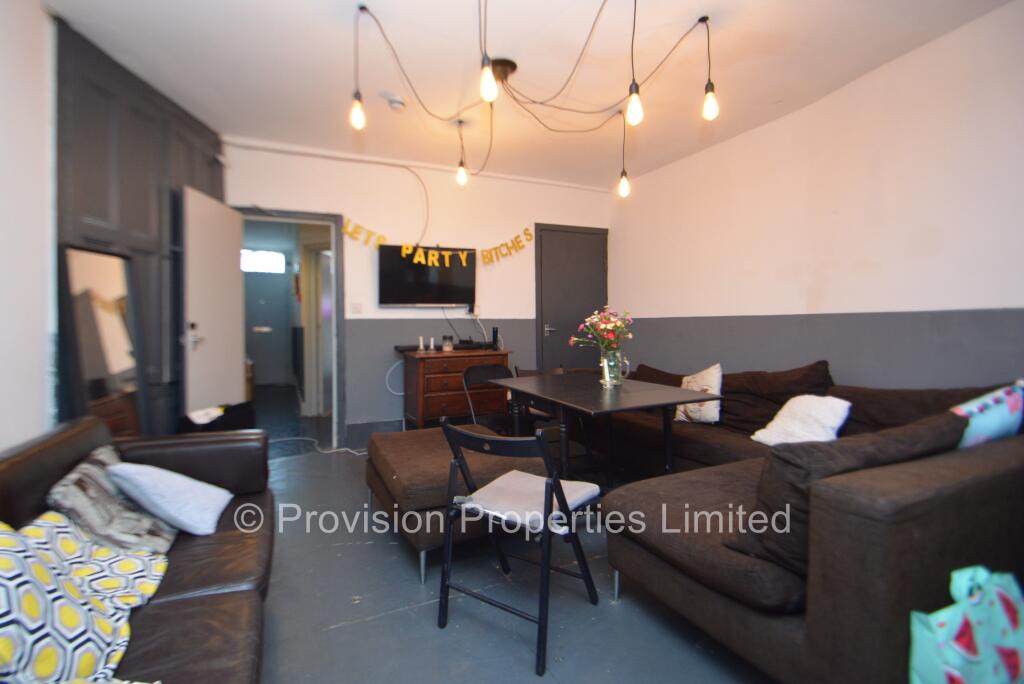 Manor Drive, Hyde Park, Leeds, LS6