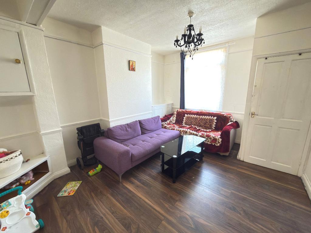 House in Luton - View 2