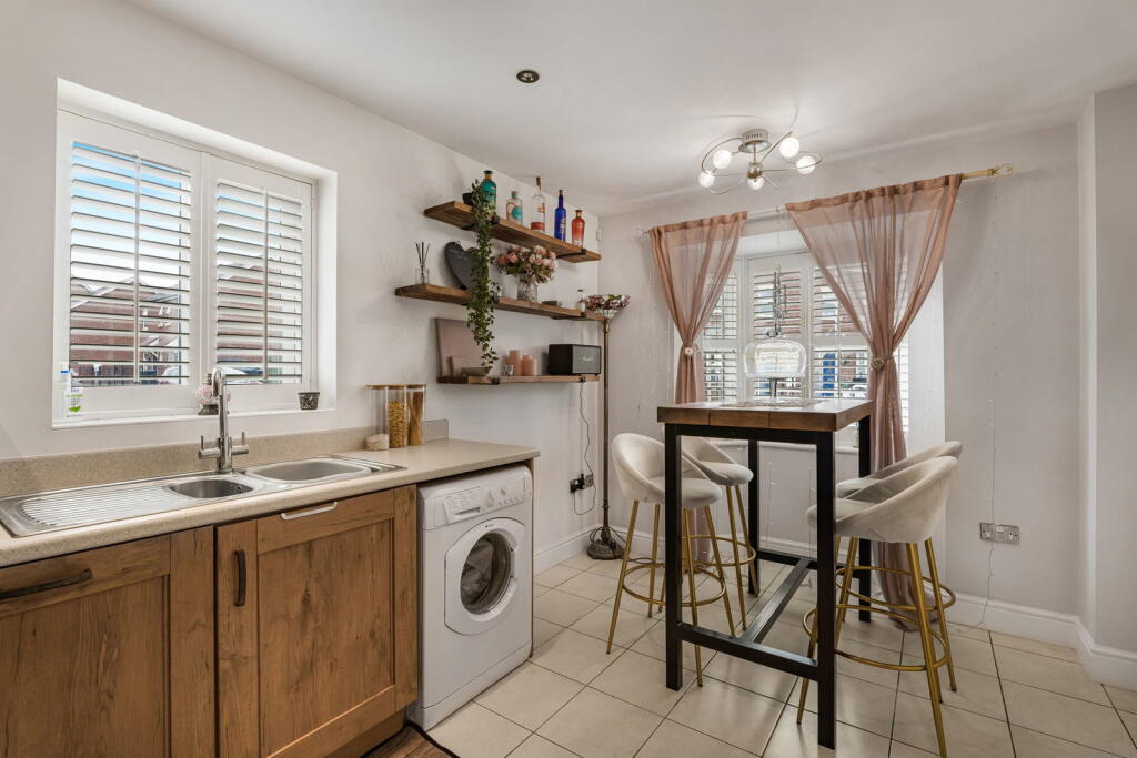 House in Gloucester - View 5