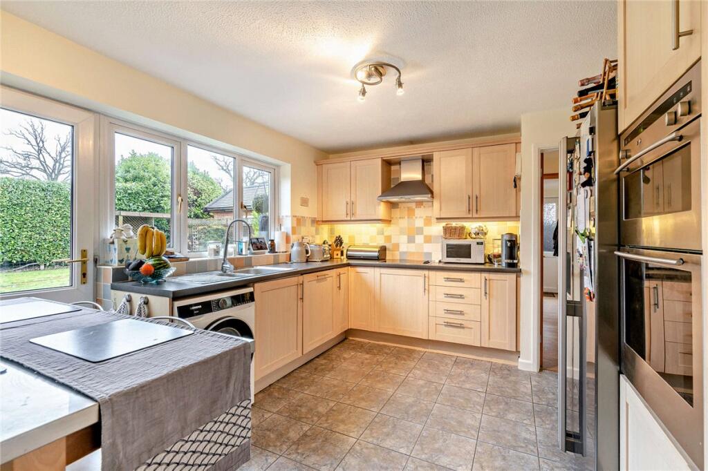 Copnor Close, Woolton Hill, Newbury, Hampshire, RG20 photo 2