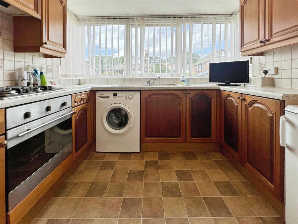House in Bradford, Low Fold, Bolton - View 5