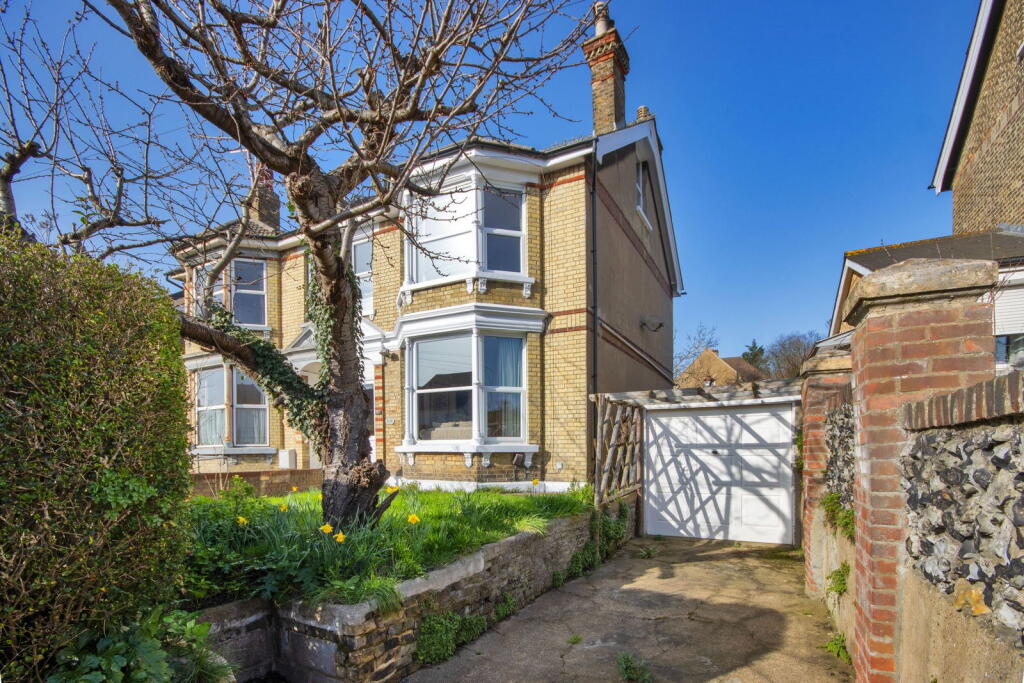 House in Gravesham, Kings Farm - View 2