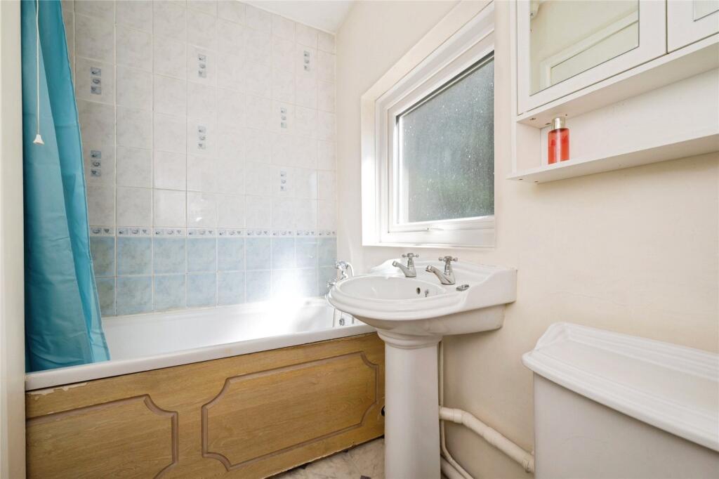 Cobden Avenue, SOUTHAMPTON, Hampshire, SO18 - More