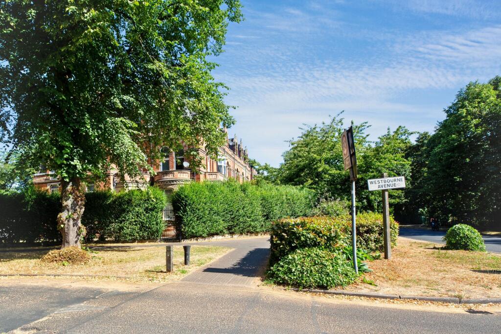 Main image of property: Princes Avenue, Hull, HU5