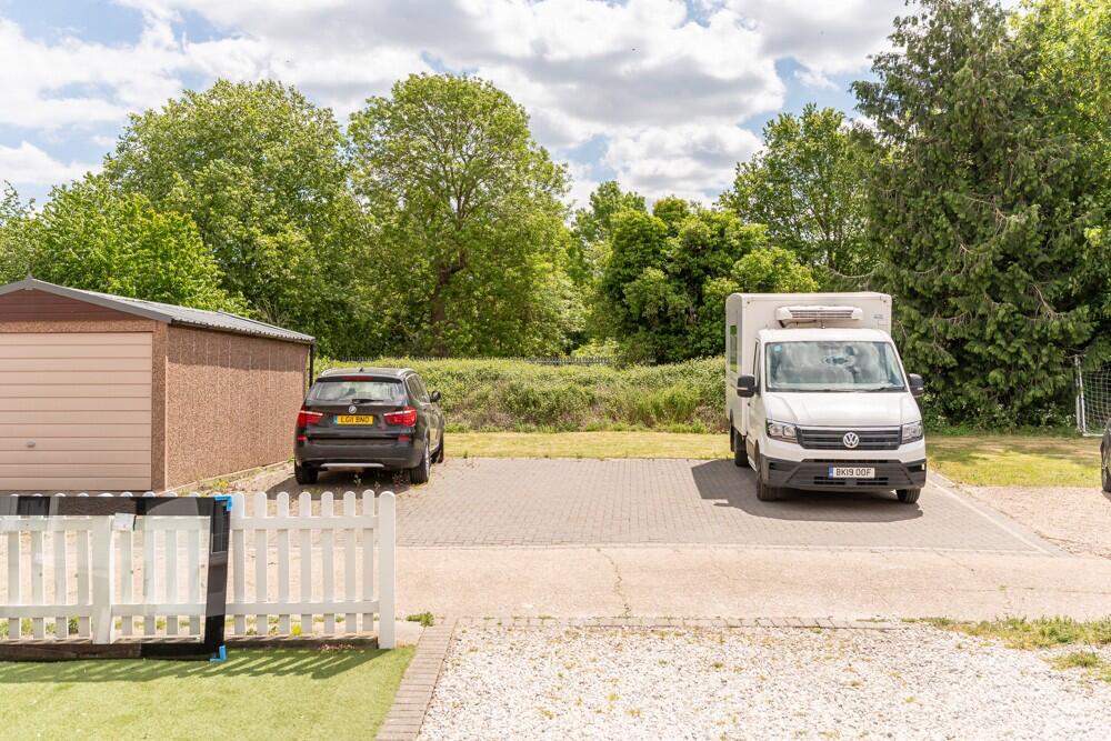 House in Spelthorne, Stanwell Moor - View 4