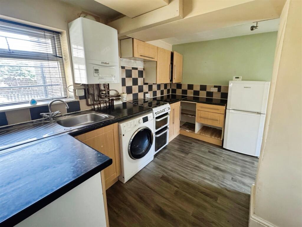 House in Bradford, West Yorkshire - View 3