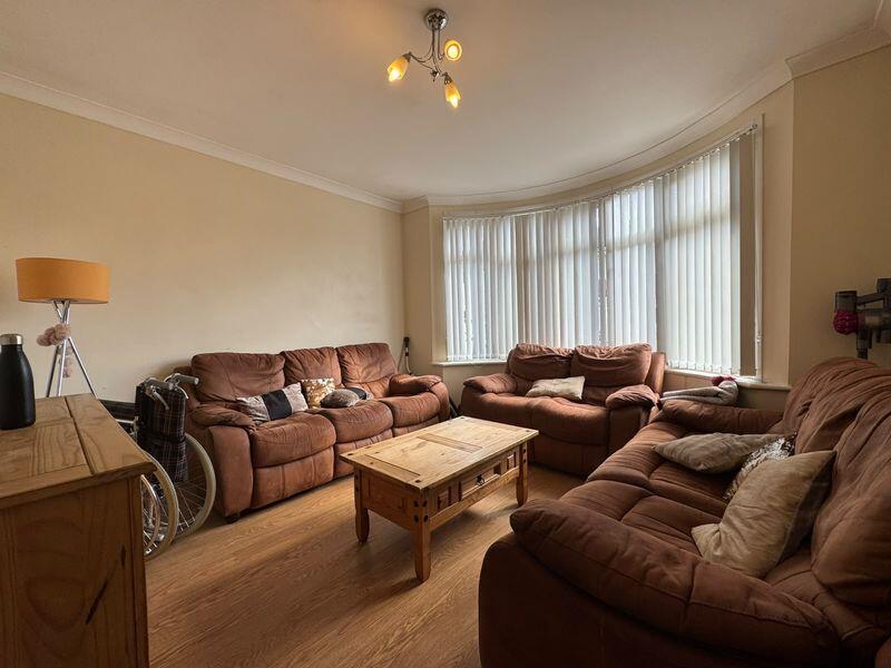 House in Luton - View 3