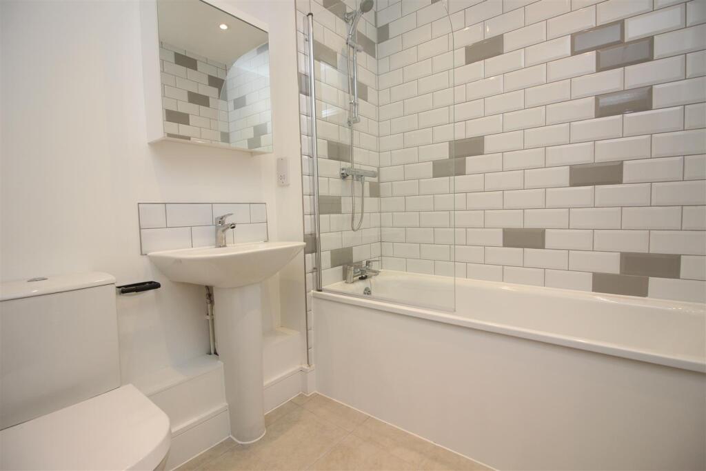 Apartment in Canterbury - View 3