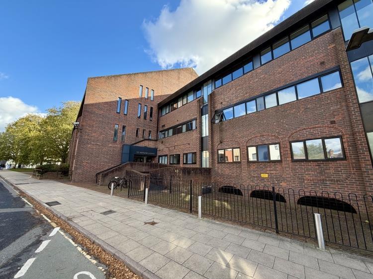 1-bed flat on St. Edmund House Rope Walk,  Ipswich, £110,000