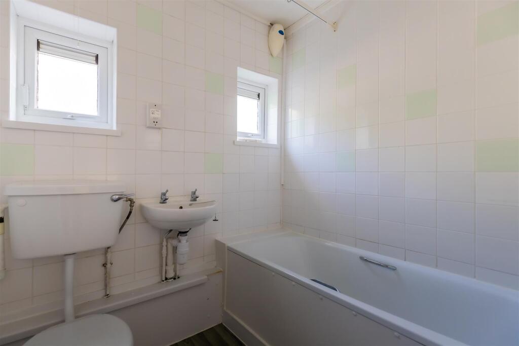 Apartment in Cardiff, Penylan - View 5
