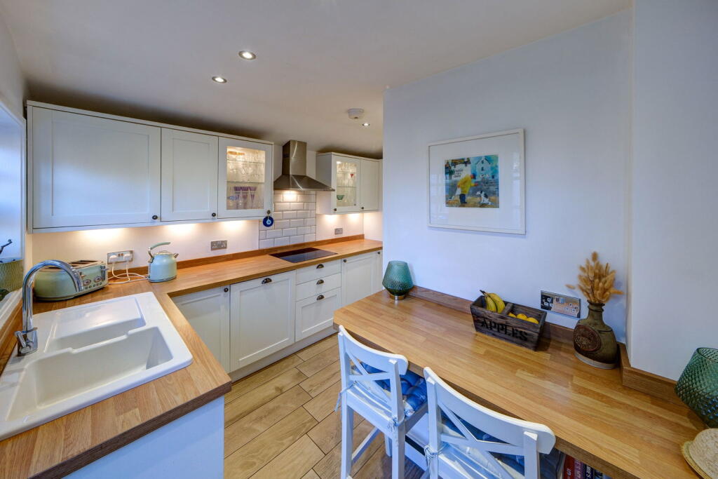 Church Road, Lymm, WA13 0QG photo 3
