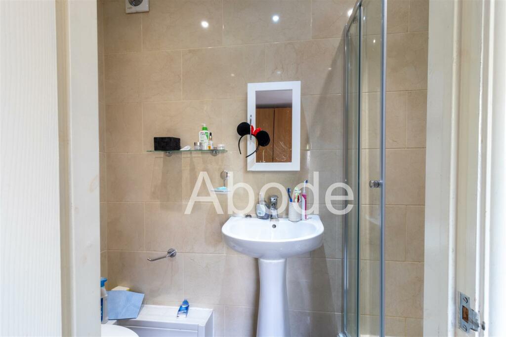 6 bedroom house for rent