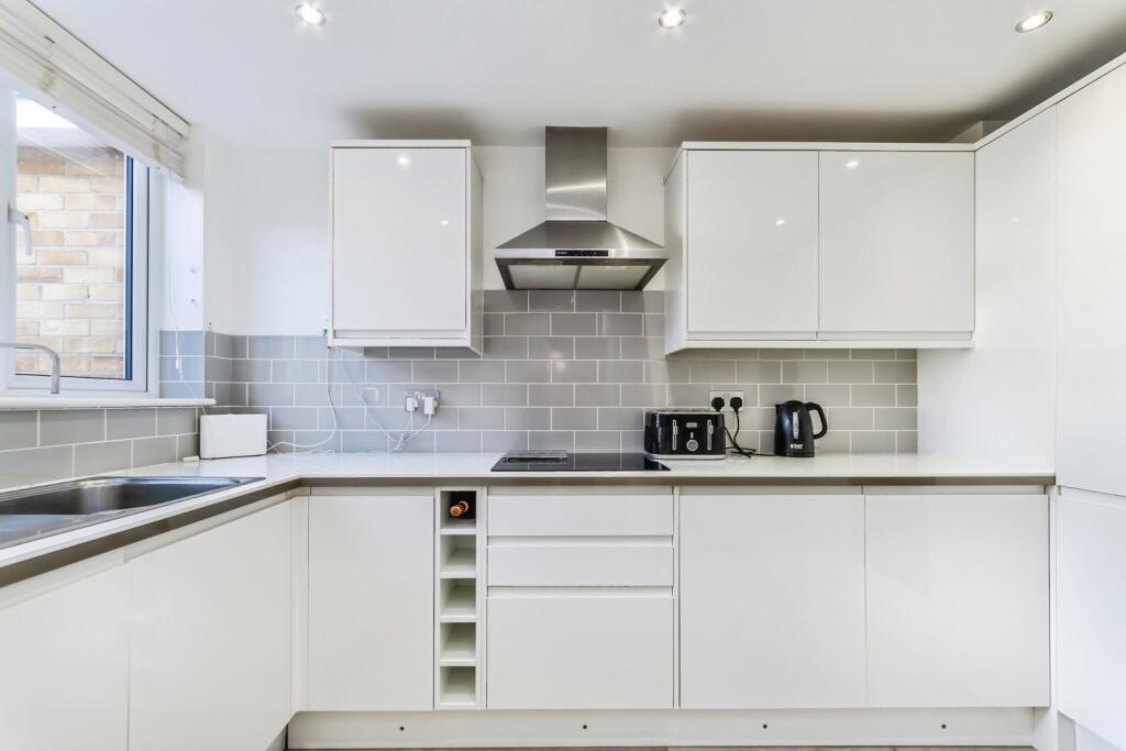 House in Croydon - More