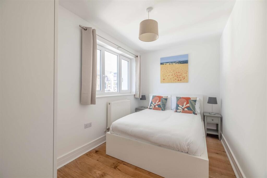 Dedworth Road, Windsor - View 6