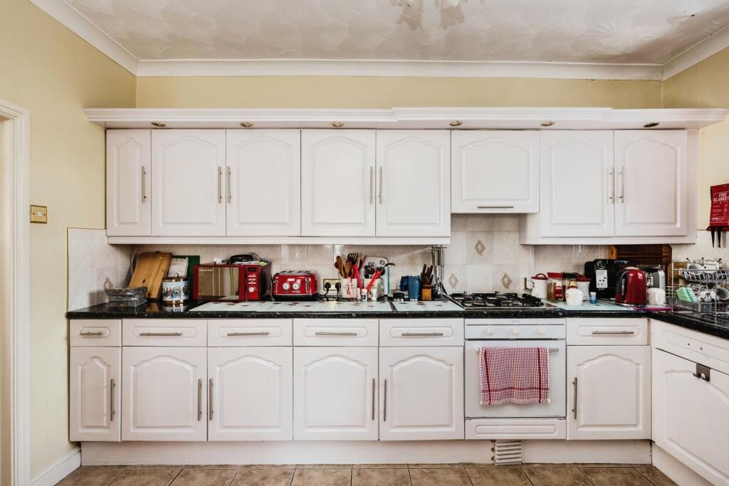 Carmarthen Road, SWANSEA, West Glamorgan, SA5 - More