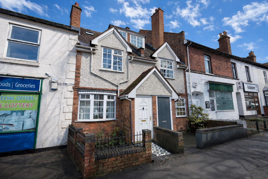 Main image of property: Emscote Road, Warwick