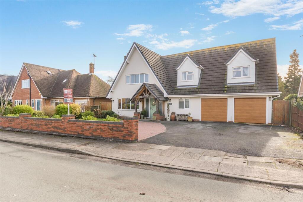 Main image of property: Chatsworth Close, Mansfield