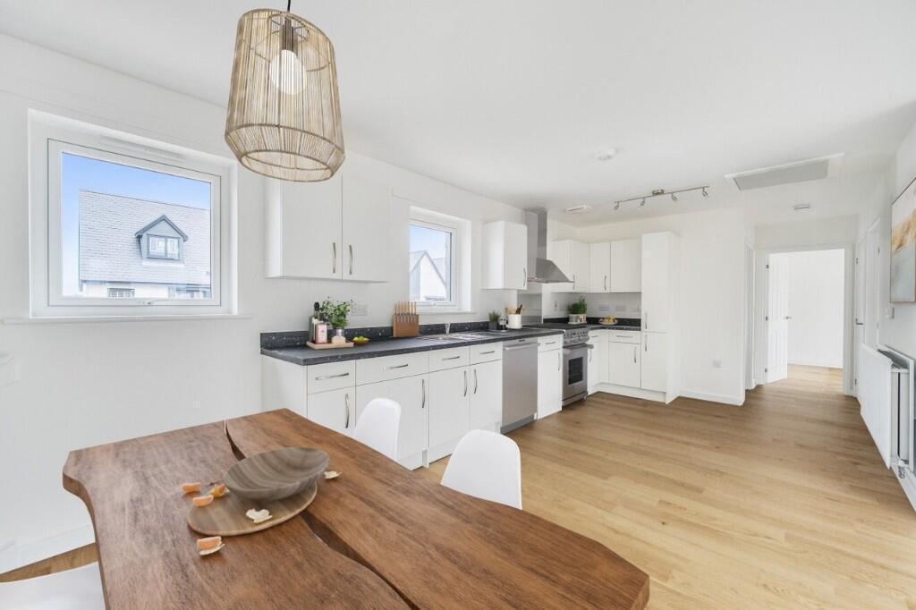 House in Milton Keynes, Tattenhoe Park, Shenley Brook End - View 2
