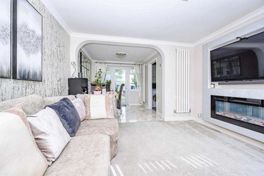 House in Dacorum, Hertfordshire - More