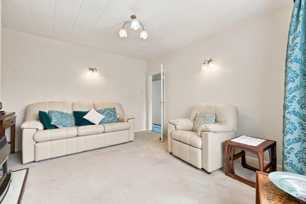 House in Romford - More