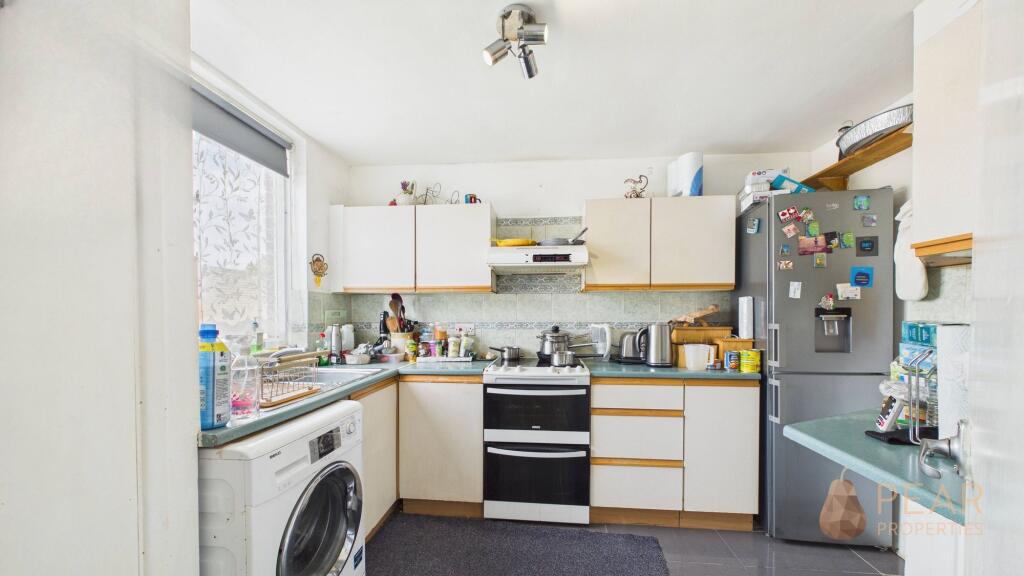 Meadow Road, Worthing, BN11 photo 4