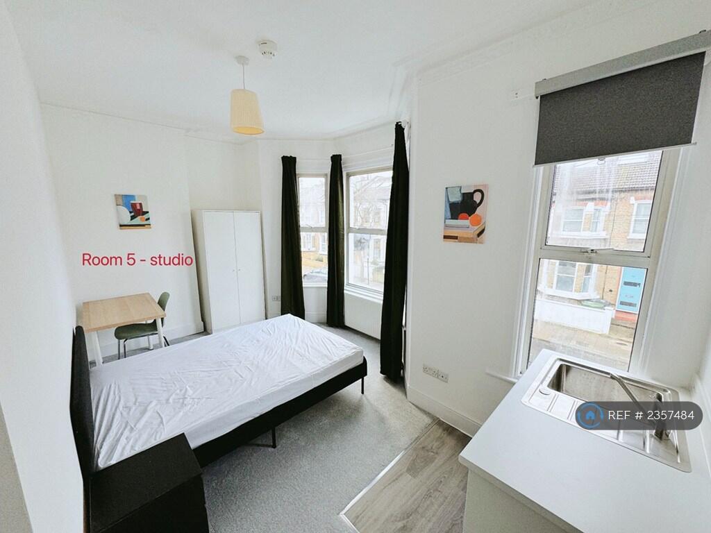 Studio flat for rent
