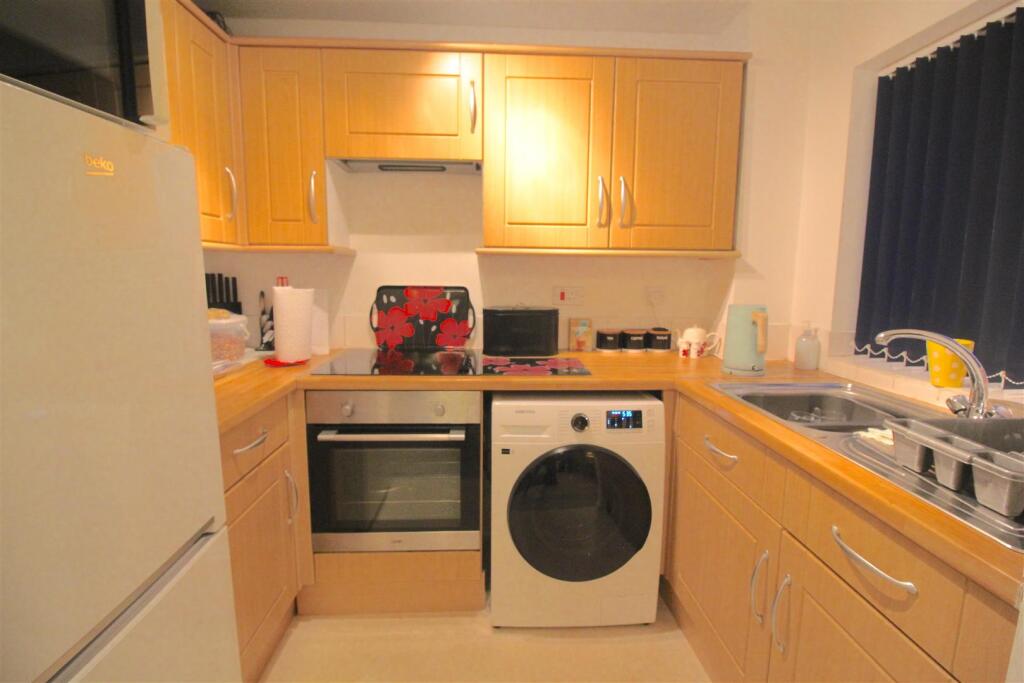 Apartment in Birmingham, Lyndon Green - View 3