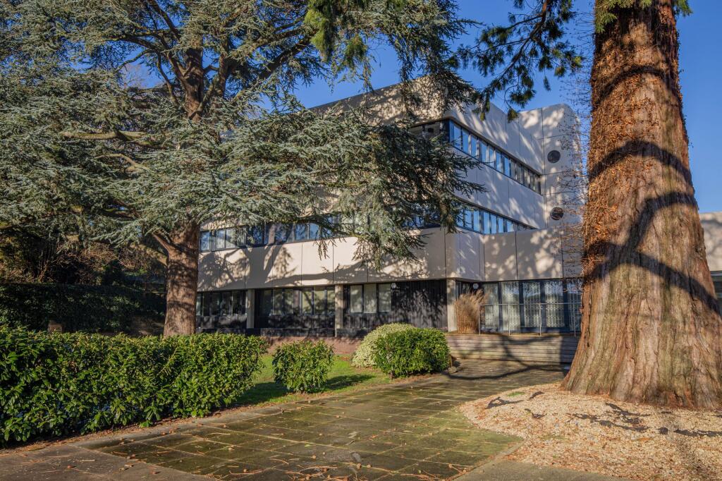 2-bed flat on Sir Bernard Lovell Road, Malmesbury, SN16, £225,000