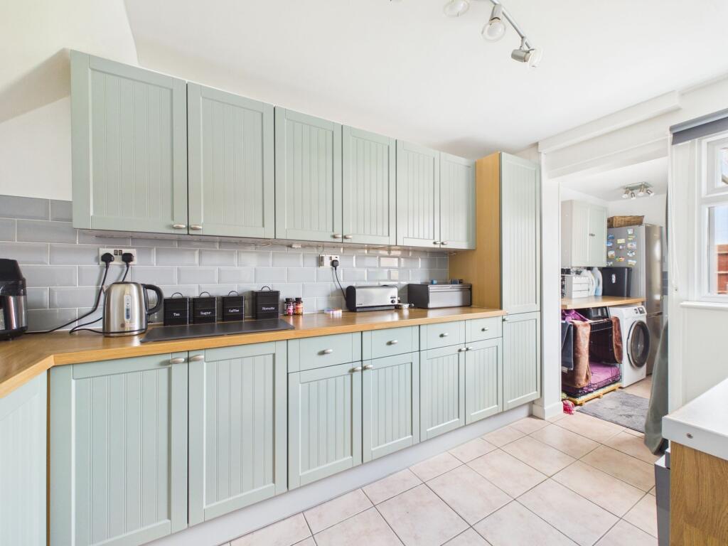 Sapphire Close, Tuffley, GL4 photo 2