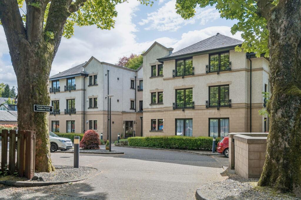Main image of property: Flat 12, 2 West Chapleton Avenue, Bearsden, G61