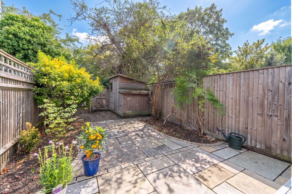 House in Twickenham - More