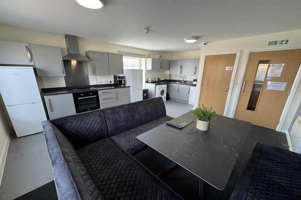 Apartment in Nottingham, Beeston - View 5