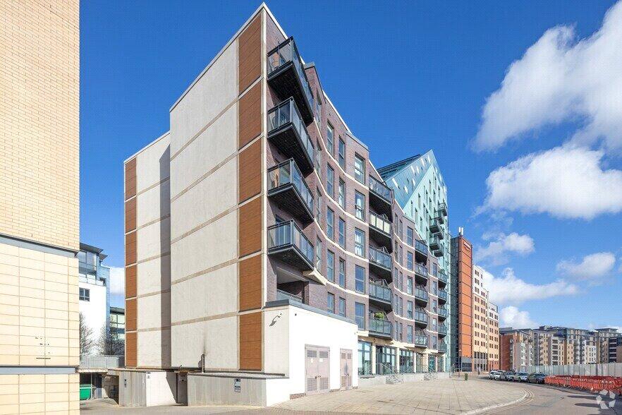 1-bed flat on Waterloo Street, Brewery Wharf, Leeds, LS10, £120,000