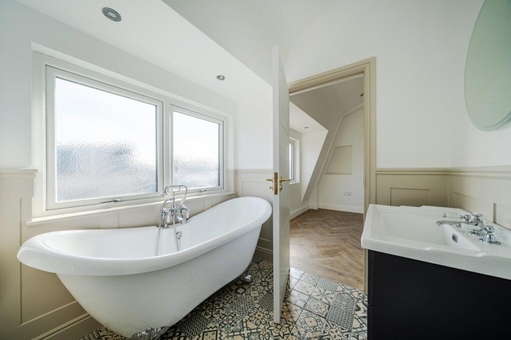 Apartment in London - View 4
