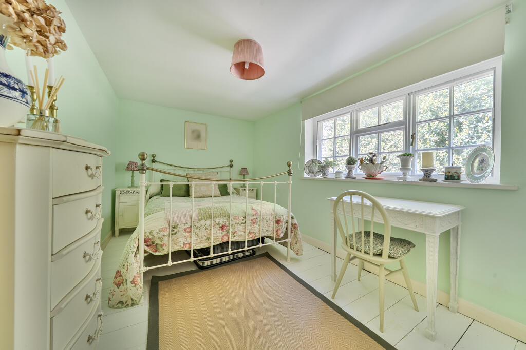 St. Pauls Road, Chichester, PO19 - View 5