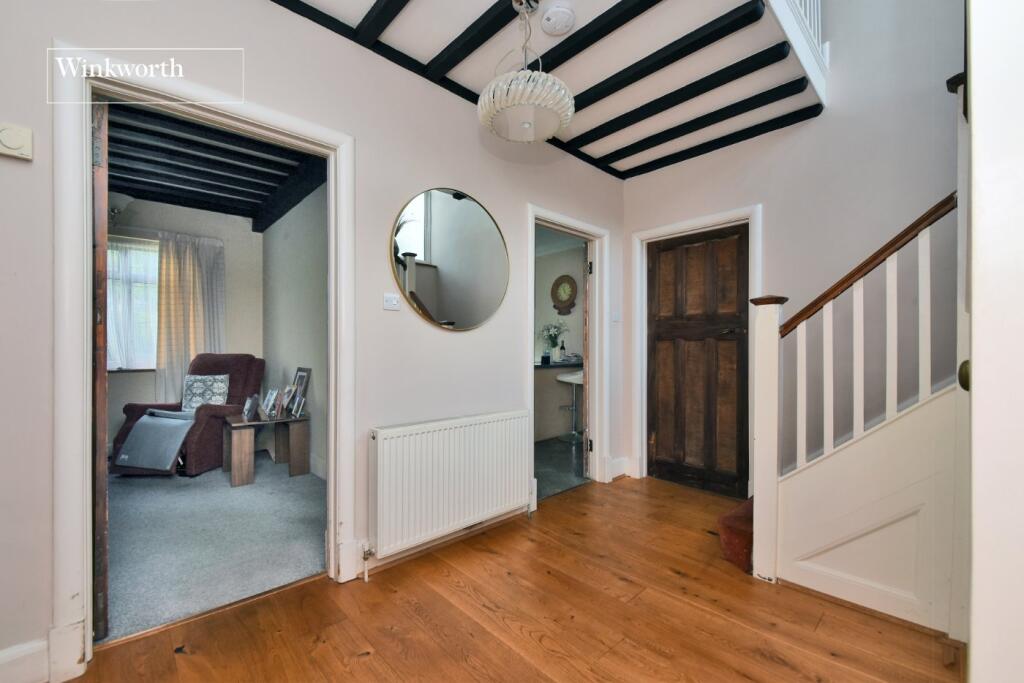 House in Sutton - More