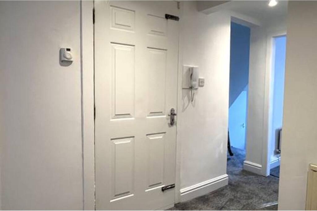 Apartment in Wirral, Liverpool City Region - View 5