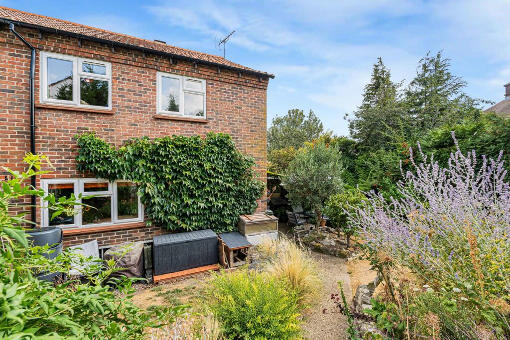 Main image of property: Peascroft, Long Crendon, HP18