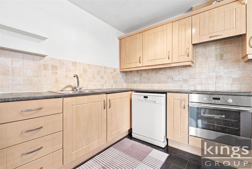 Apartment in Broxbourne, Turnford - View 5