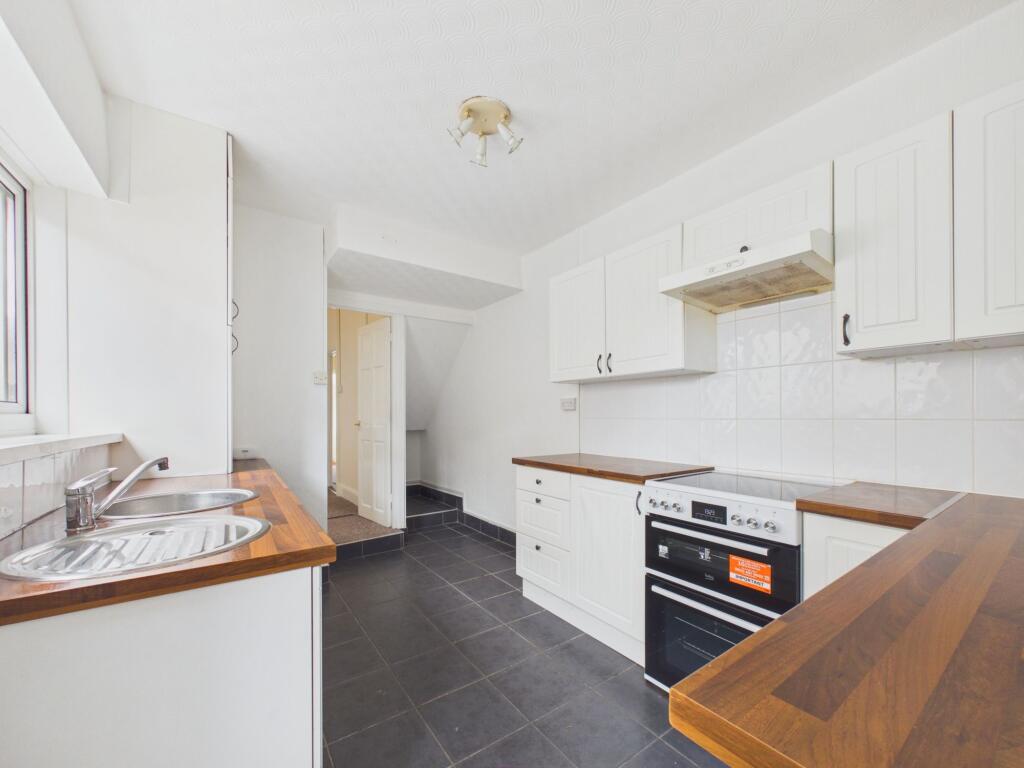House in Barry, Cadoxton - More