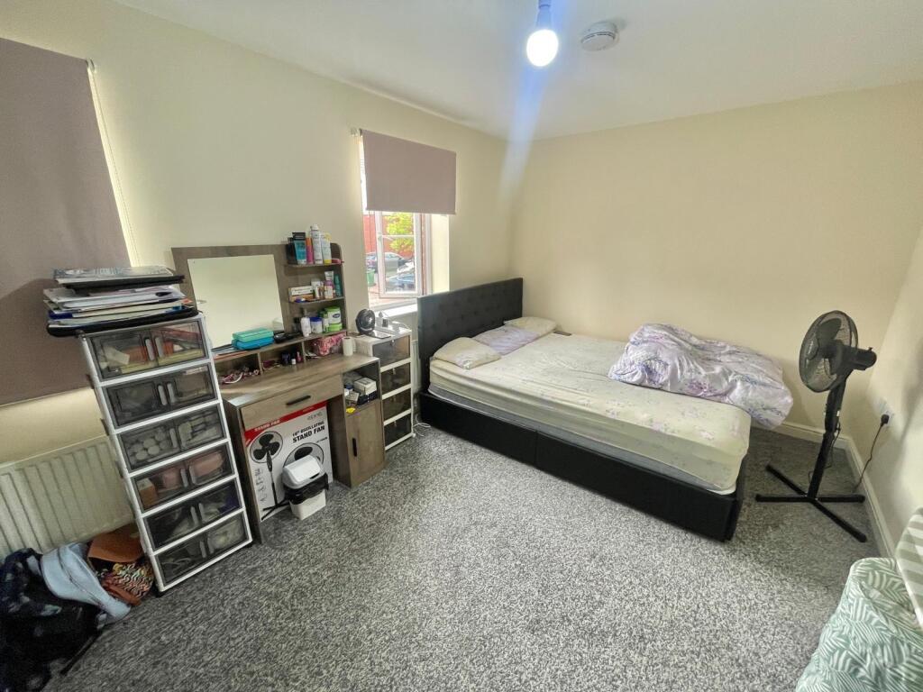 Apartment in Sandwell, West Midlands - More