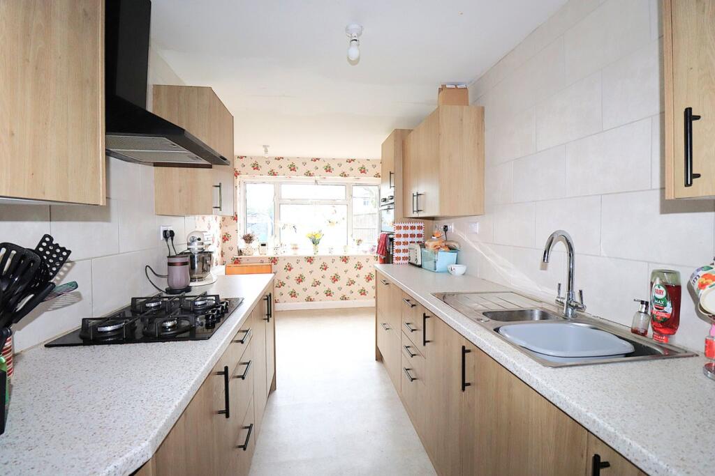 The Grove, Farnborough, GU14 photo 4